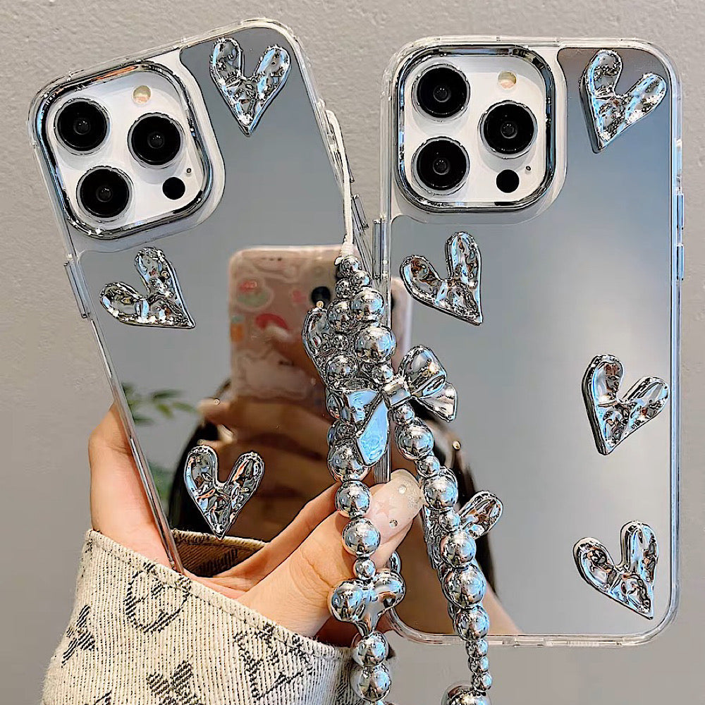 Close-up van het hartdetail op een telefoonhoesje met spiegel