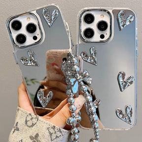 Close-up van het hartdetail op een telefoonhoesje met spiegel