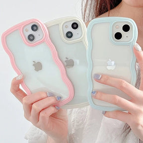 Close-up van het iPhone hoesje met een golvend lijnendessin